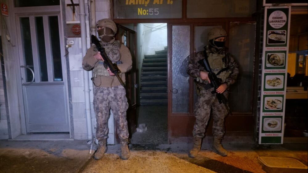 Sosyal medyadan silah paylaşan 26 kişi şafak operasyonuyla yakalandı - 2. Resim