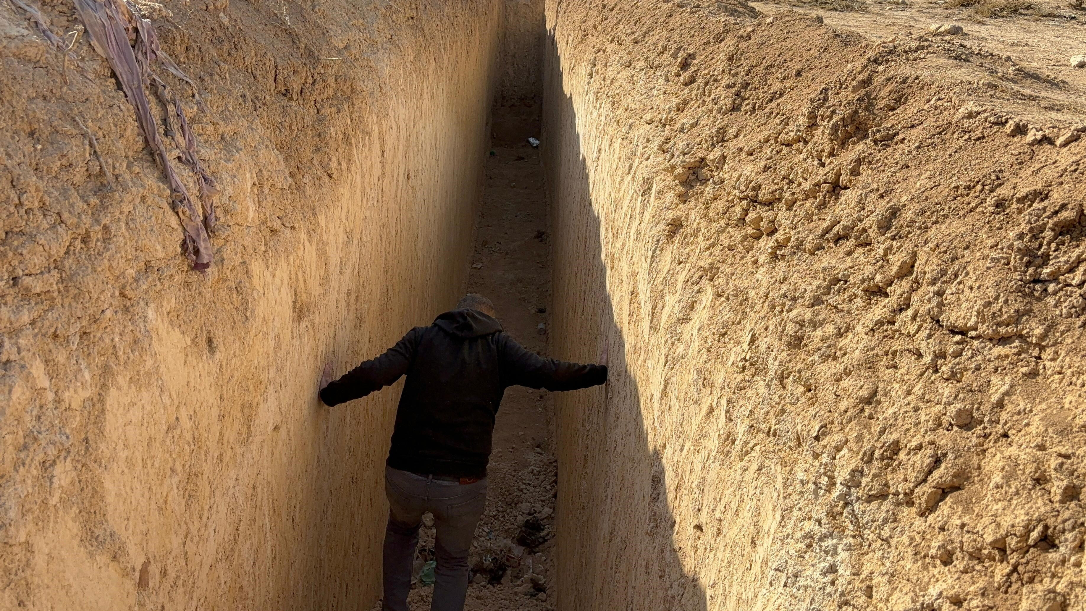 Vahşetin izleri gün yüzüne çıkıyor! Şam’da toplu kadın mezarları bulundu - 1. Resim