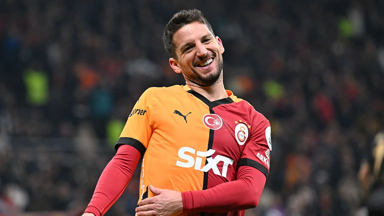 37 yaşındaki yıldızın futbolcunun geleceği belli oldu! Galatasaray Yönetimi'nden Mertens hamlesi - 1. Resim