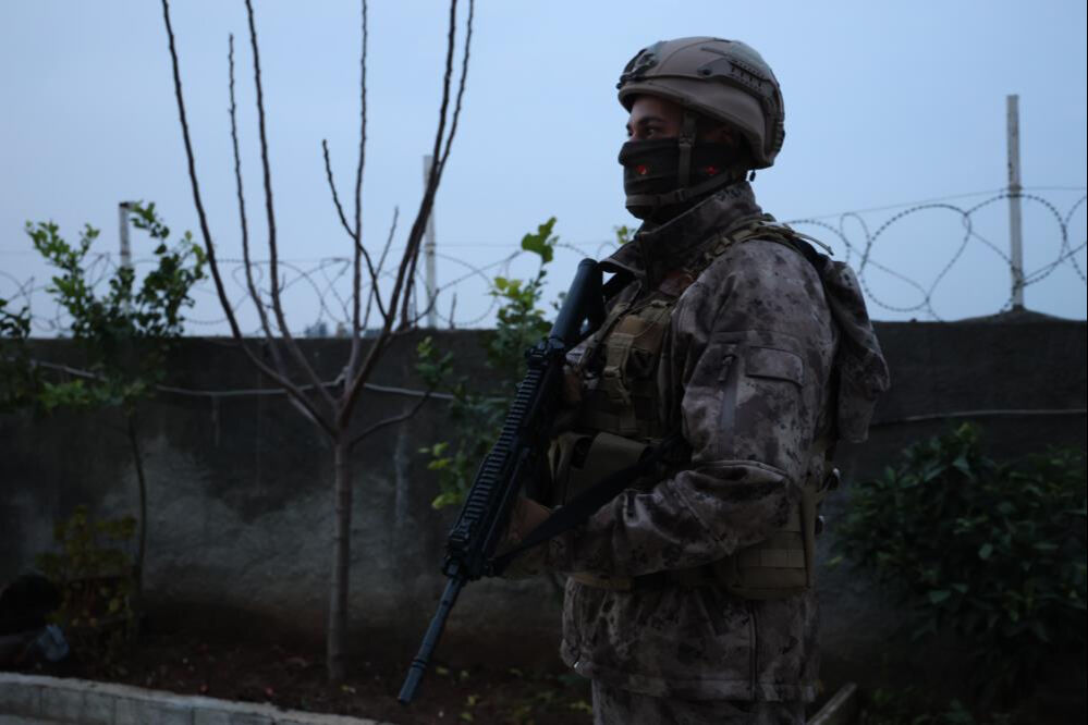 Adana'da şafak operasyonu! Çok sayıda gözaltı var - 1. Resim