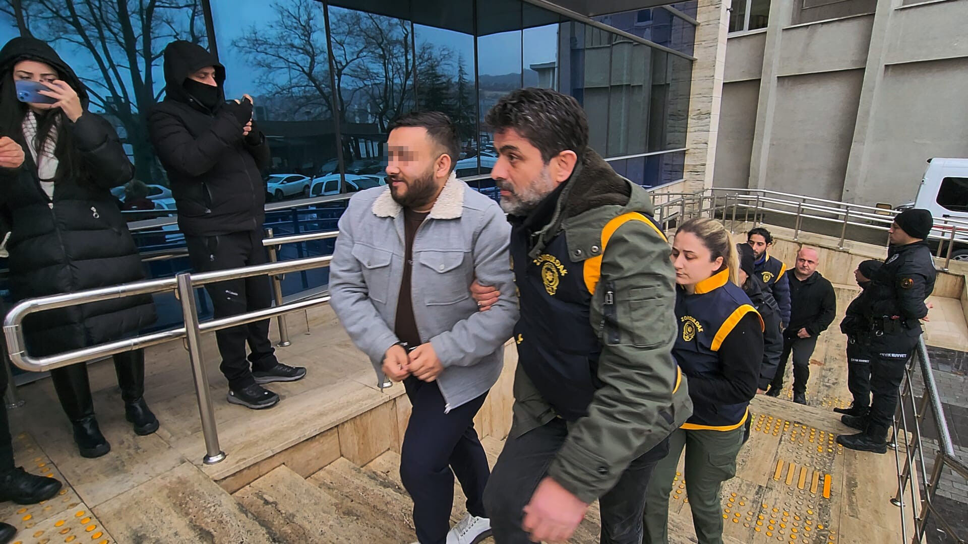 Baltayla saldırdı, 'Deha' dizisinden gönderme yaptı! 