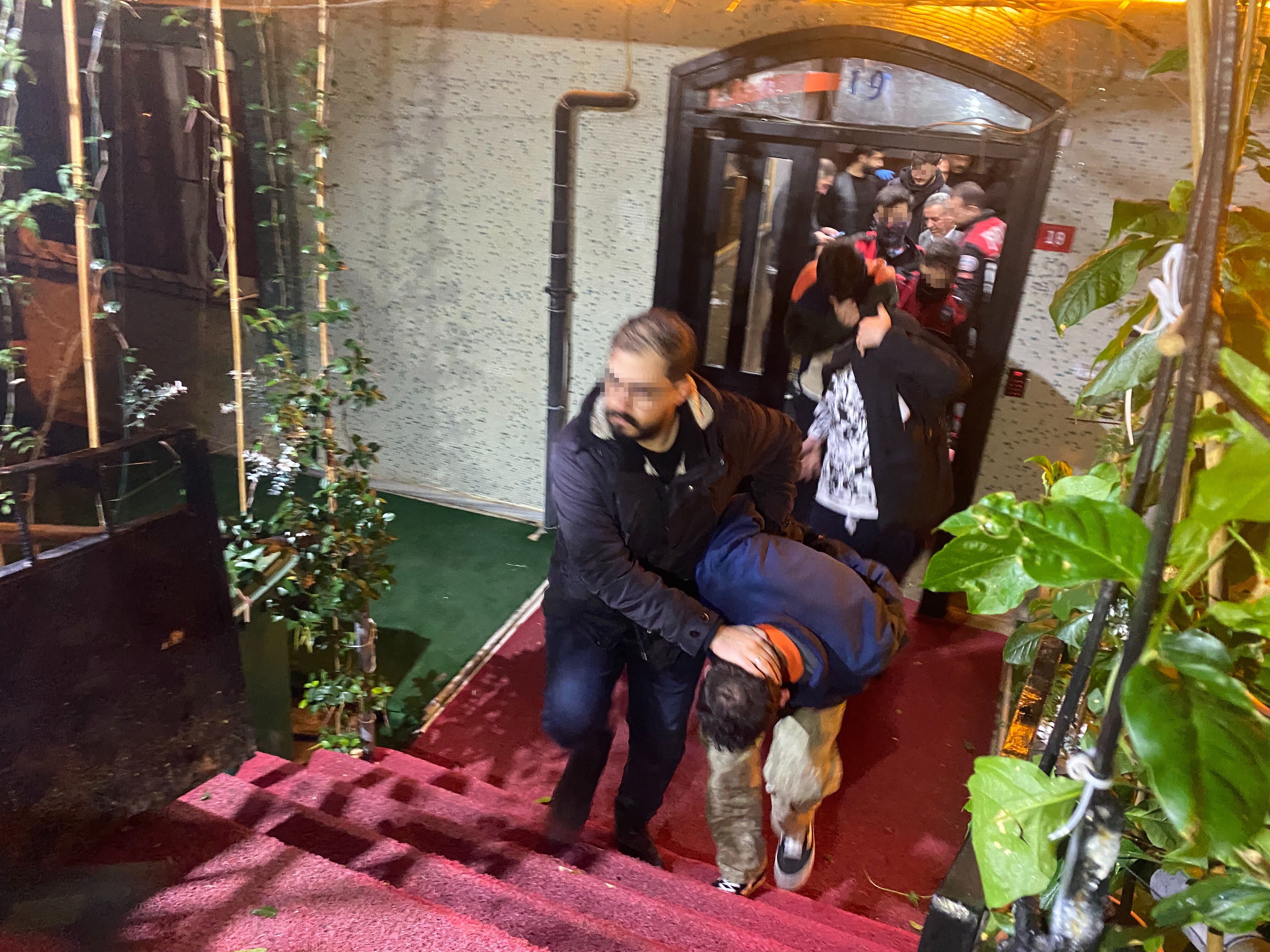 İstanbul'da apart görünümlü 'zehir' binası! İhbar üzerine harekete geçildi - 1. Resim