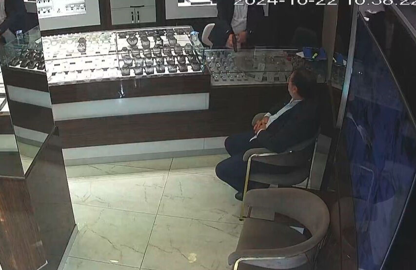 Kuyumcuda dehşet anları! 10 gram altın için hiç acımadan vurdu Kuyumcuda dehşet anları! 10 gram altın için hiç acımadan vurdu - 1. Resim