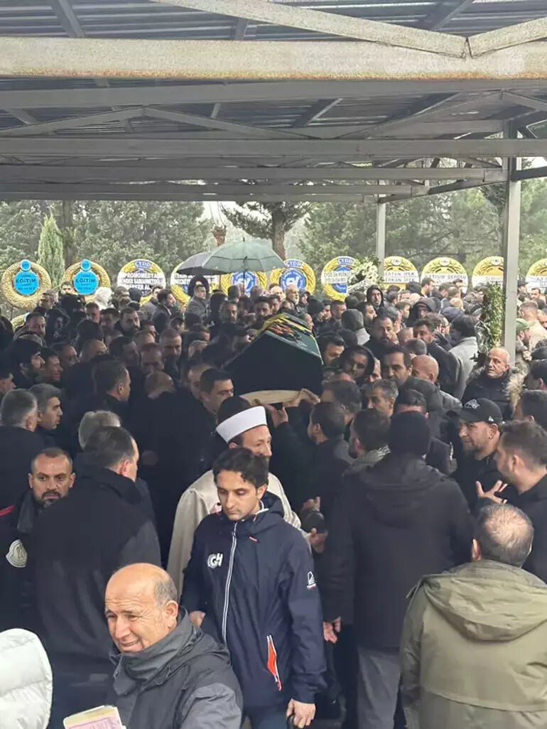 Yaşar İpek'in evinde ölü olarak bulunan gazeteci kardeşi Işık İpek son yolculuğuna uğurlandı! Cenazeye ünlü akını... - 1. Resim