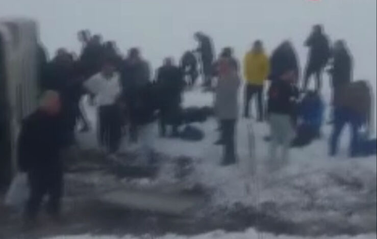 Erzincan'ın ardından şimdi de Kars! Yolcu otobüsü şarampole devrildi: Çok sayıda yaralı var  - 3. Resim