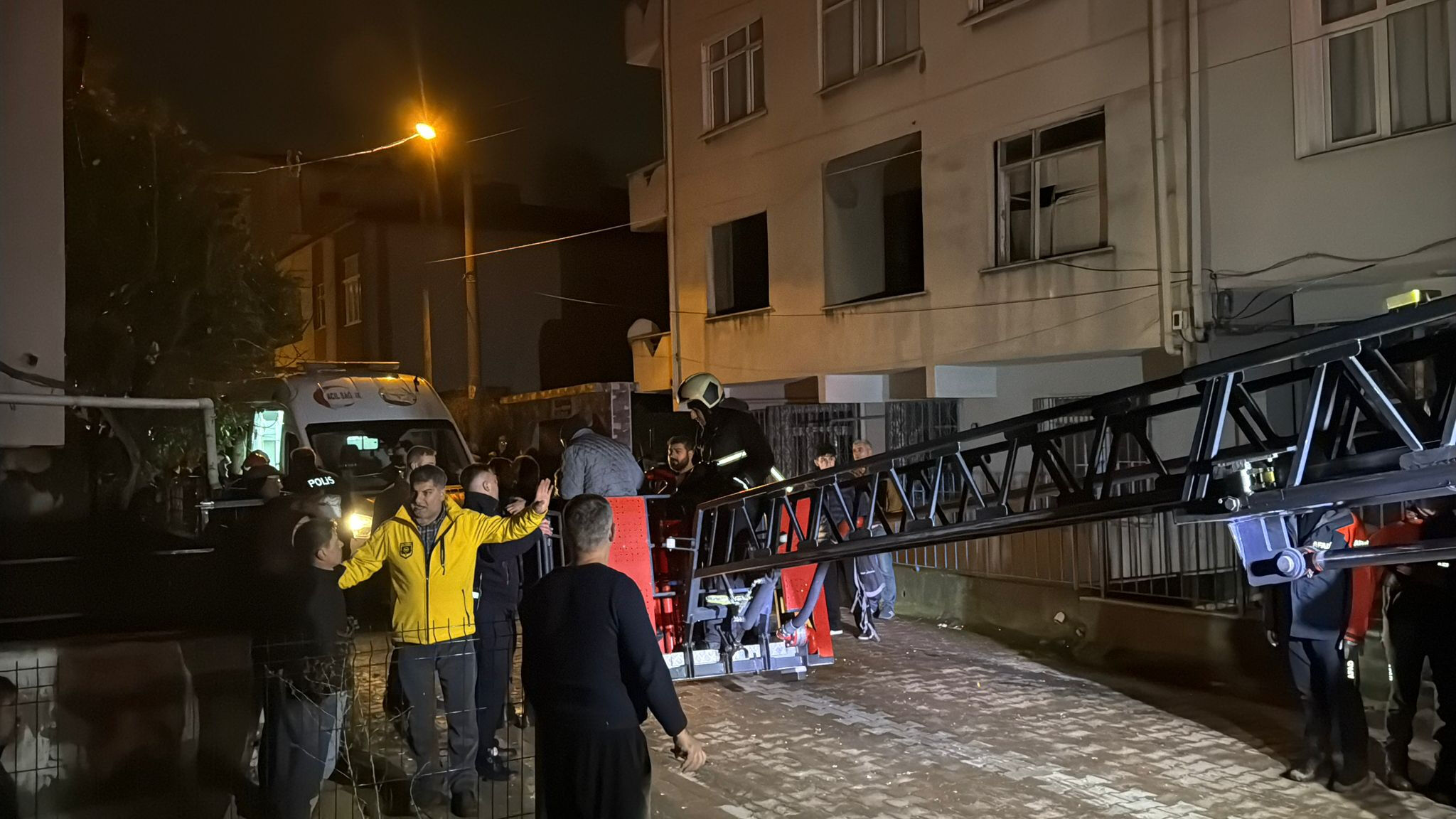 Kocaeli'de bir binada doğal gaz patlaması! Çok sayıda yaralı var Kocaeli'de bir binada doğal gaz patlaması! Çok sayıda yaralı var - 3. Resim