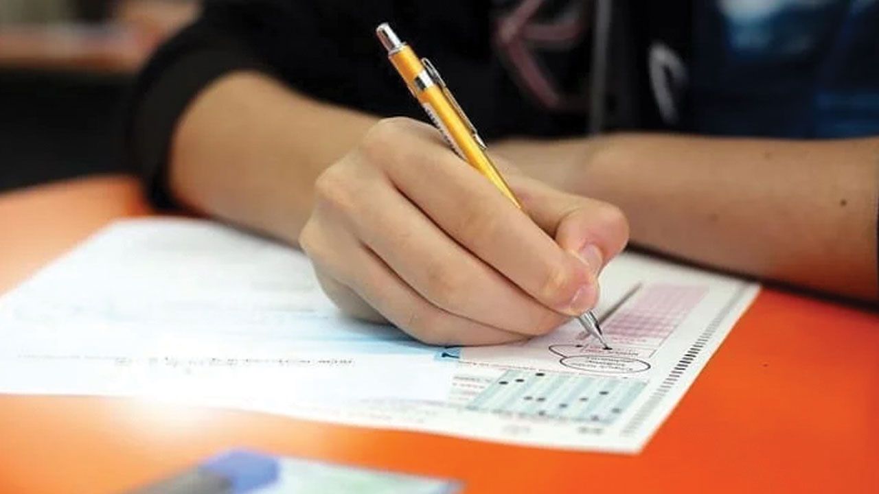 ÖSYM'den 14 milyon adaya sınav hizmeti verdi! 2 bin ton kağıt kullanıldı | Türkiye  Gazetesi