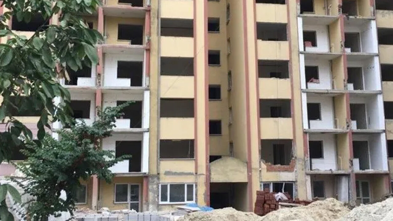 Çürüyen 27 yıllık 'ölüm' inşaatını makyajla sattılar! Kolonları patlak, her an yıkılabilir... - 3. Resim