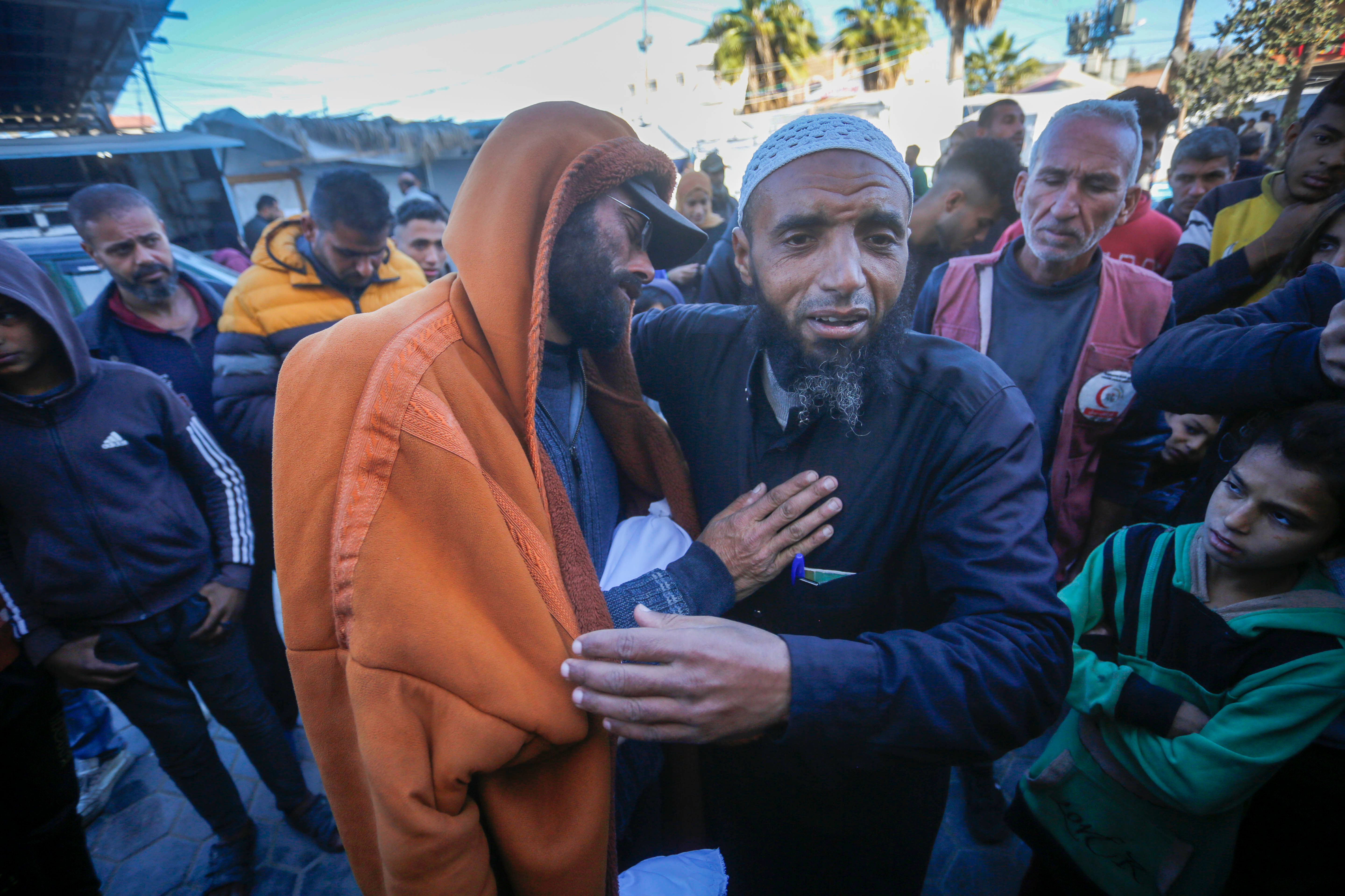 İsrail'in zulmünün fotoğrafları! 7 günde 5 bebek donarak öldü - 1. Resim