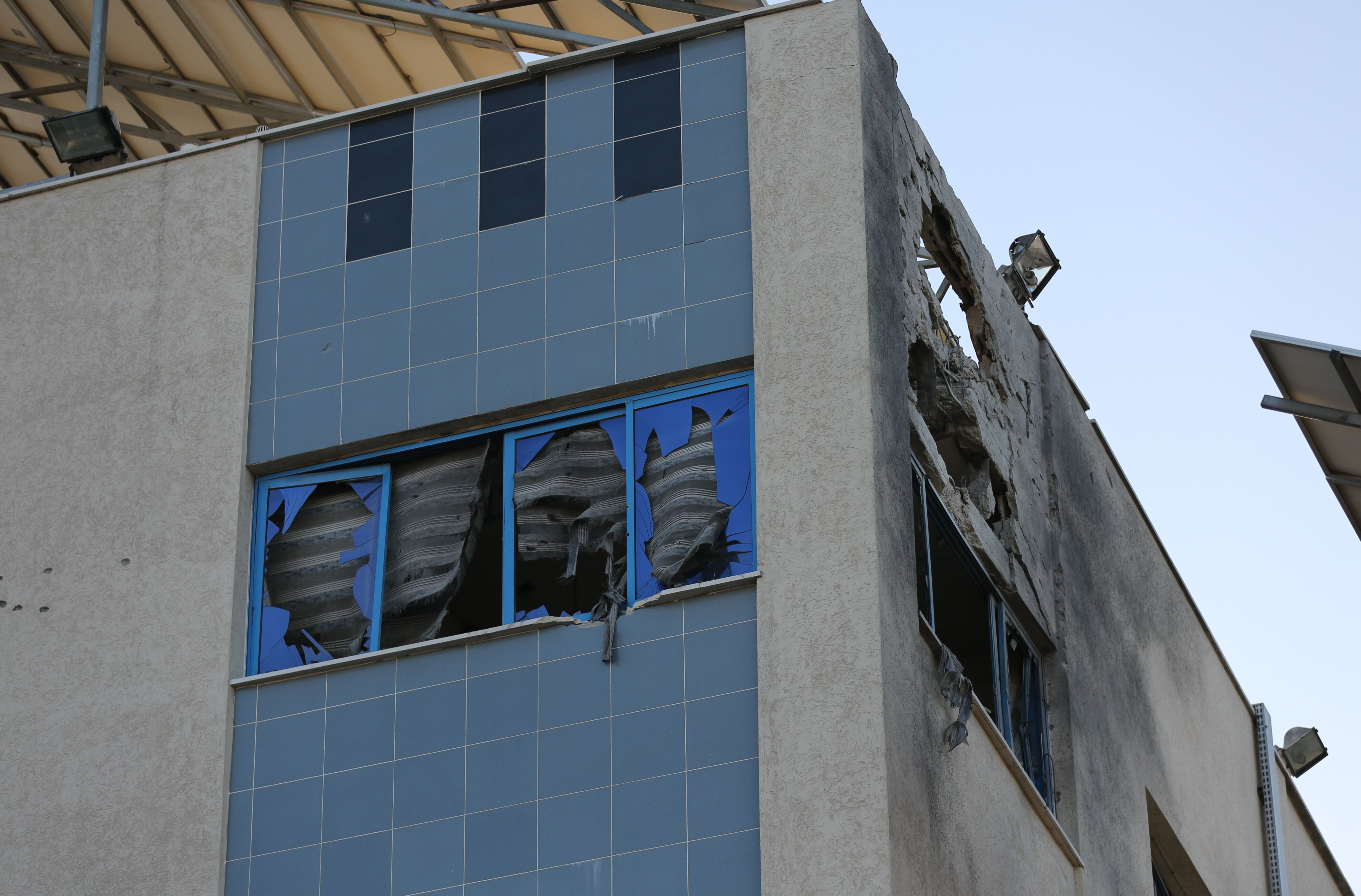 Kuzeyde bir tek o kalmıştı! İsrail bu kez 'El-Ehli Baptist'i hedef aldı Kuzeyde bir tek o kalmıştı! İsrail bu kez 'El-Ehli Baptist'i hedef aldı - 1. Resim