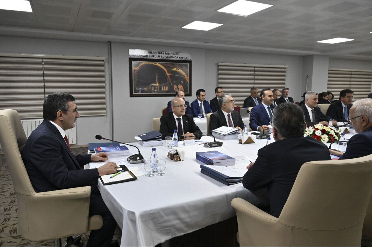 Maaşlara zamlar masada... Ekonomi yönetimi yılın son zirvesinde bir araya geldi Maaşlara zamlar masada... Ekonomi yönetimi yılın son zirvesinde bir araya geldi - 1. Resim