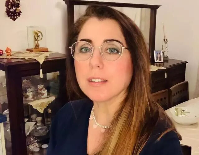 Ülkeyi terk edip İsviçre'ye yerleşmişti! Seher Dilovan o şarkıcıları topa tuttu! 