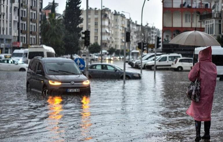 Valilik duyurdu! Yarın Antalya'da yağmur var mı, yarın okullar tatil mi? - 3. Resim