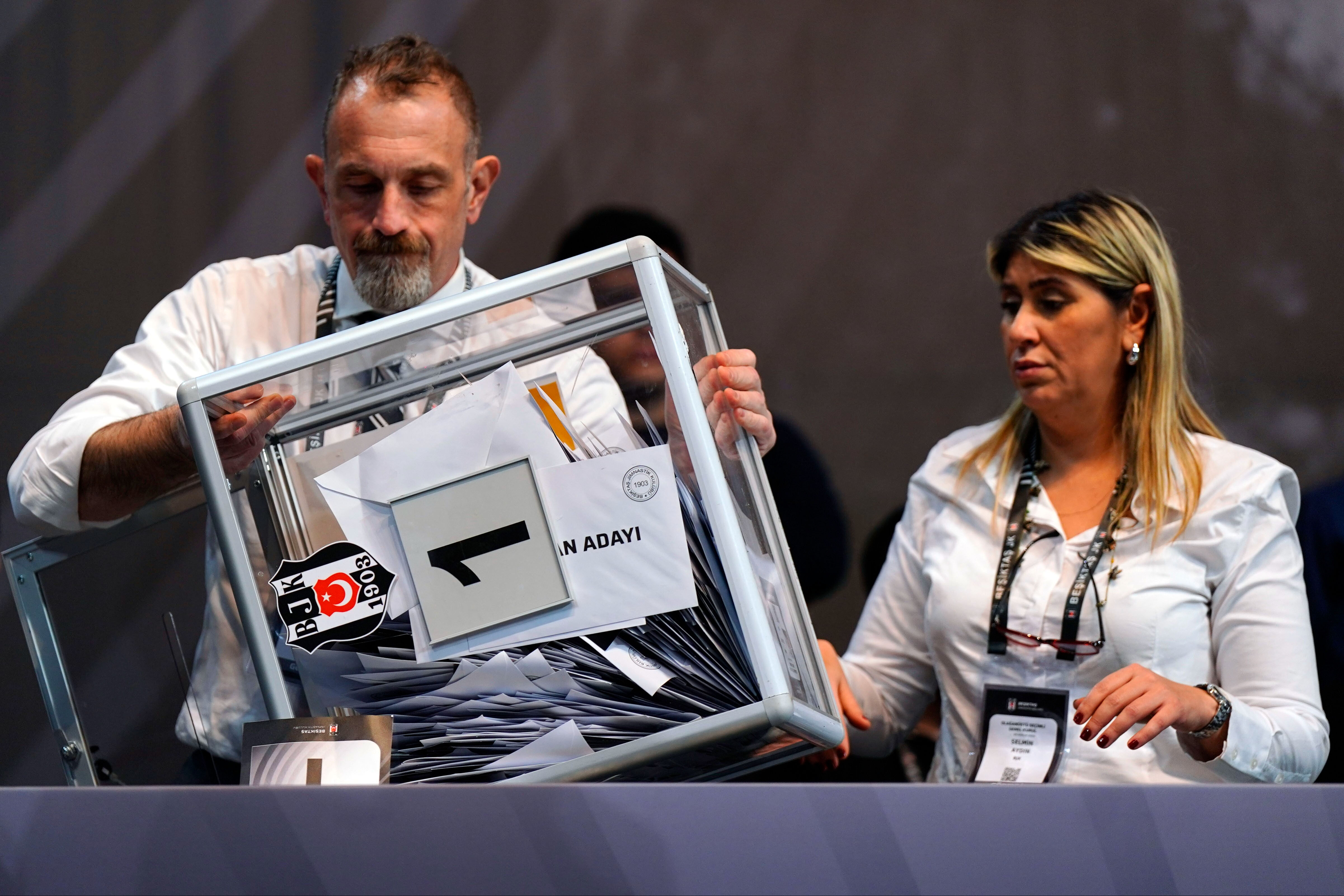 Adalı erdi muradına... Dördüncü defa aday olan Serdal Adalı Beşiktaş’ın başkanı oldu - 1. Resim