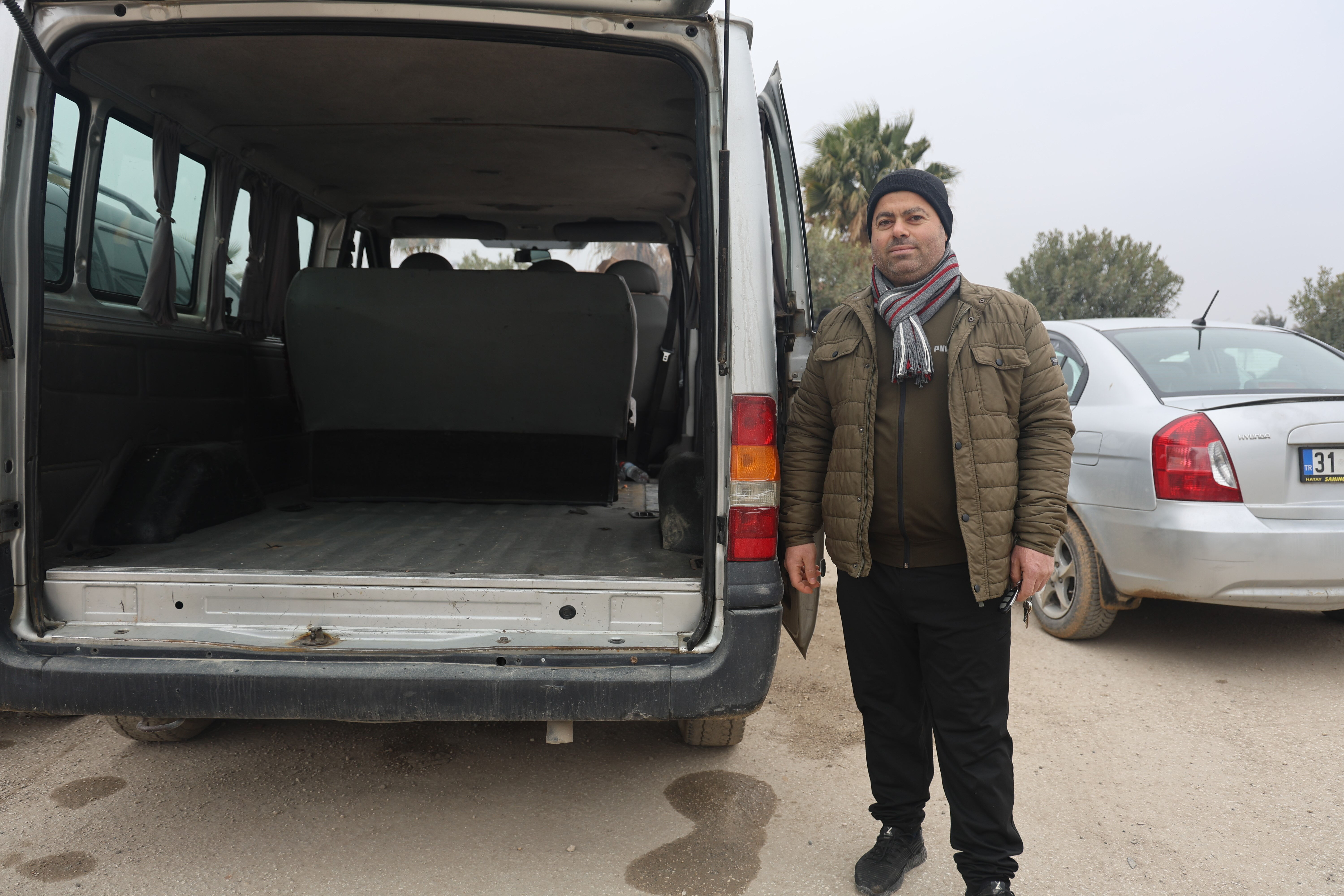 Araba pazarına akın ettiler! Ülkelerine dönmek isteyen Suriyeliler araç fiyatlarını dibe çekti - 2. Resim