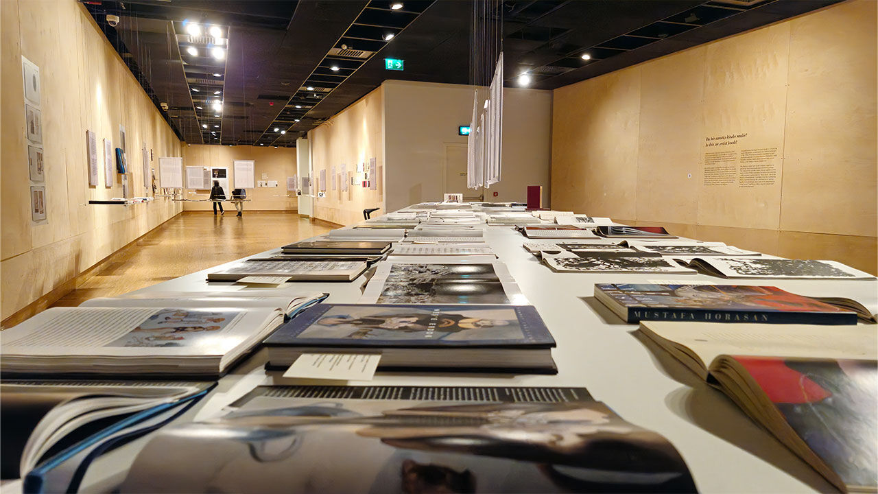 İstiklal'de kütüphane kokulu bir sergi! Kitap tasarımlarıyla değişen Türkiye - 1. Resim