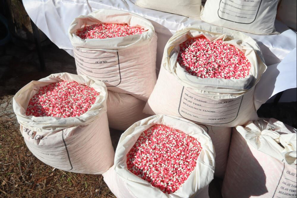 İzmir'de uyuşturucu tacirlerine yılbaşı operasyonu! İl rekoru kırıldı - 1. Resim