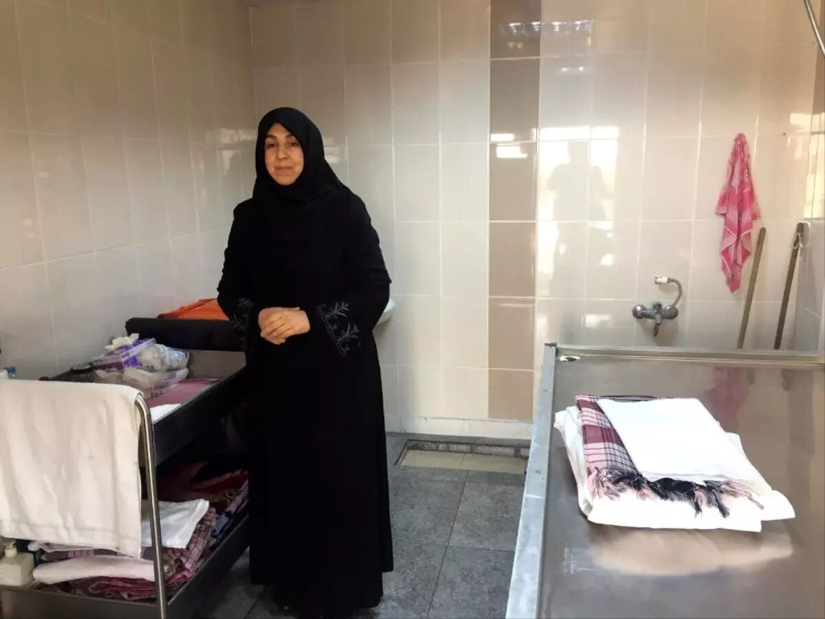 Kadın gassal mesleğin zorluklarını anlattı - 1. Resim