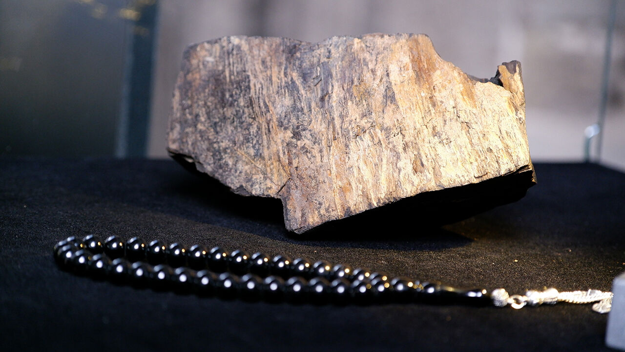 Oltu taşının çağları aşan hikayesi: Havayla temas edince neden sertleşiyor? Oltu taşının çağları aşan hikayesi: - 2. Resim