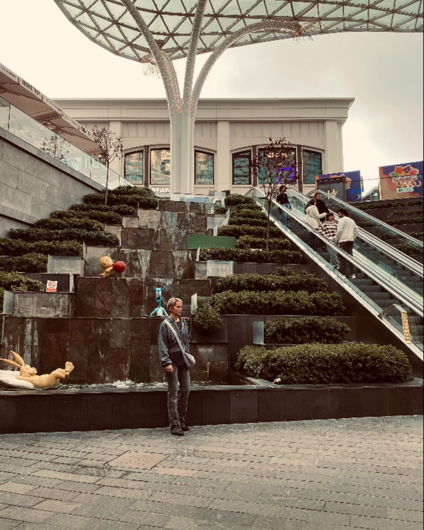 Yıldız Asyalı değişimiyle şaşırttı! Oyunculuğu bırakmıştı: Yeni işi de dikkat çekti - 3. Resim