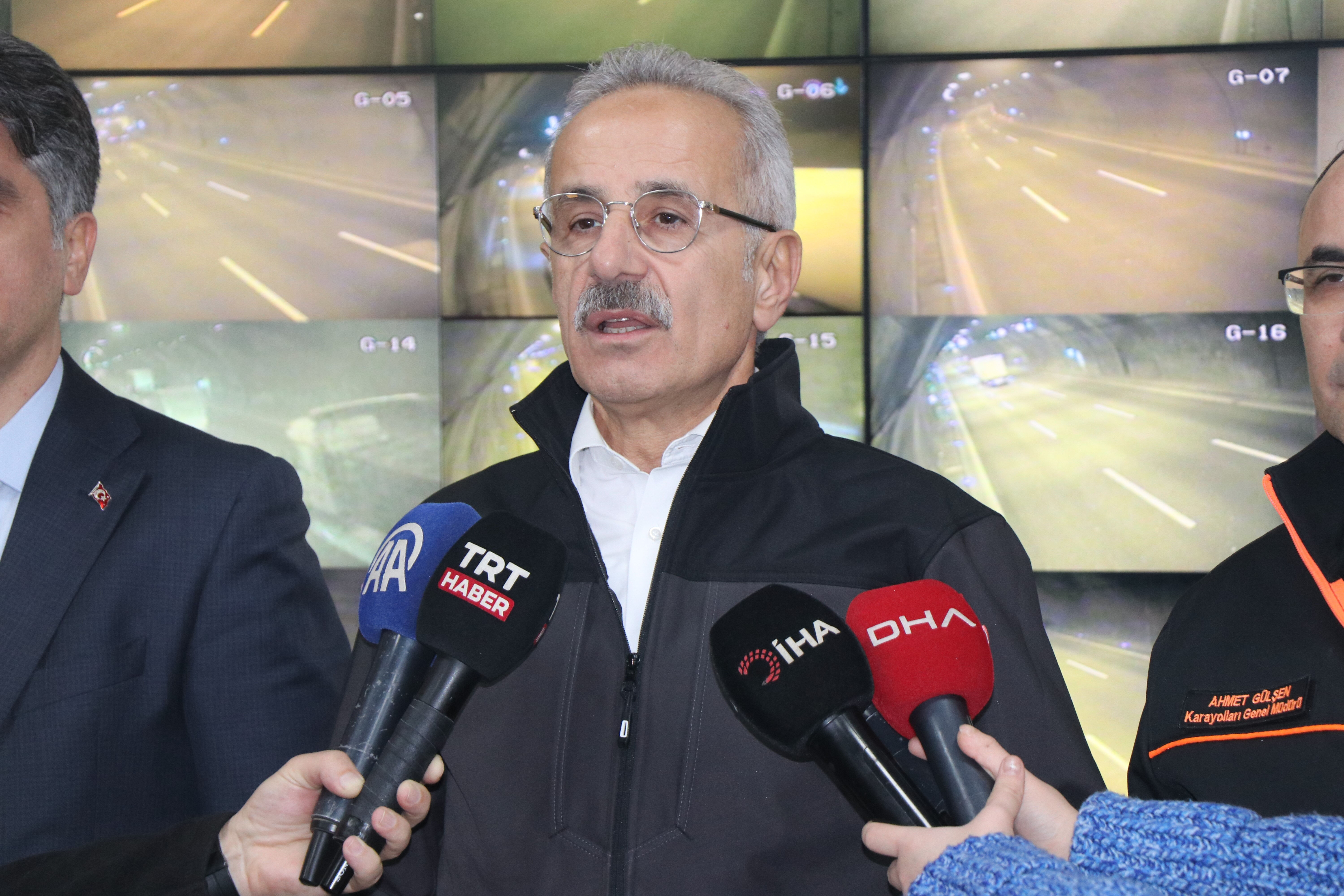 Avrupa'da ilk kez İstanbul Havalimanı'nda uygulanacak proje! 3 pistte aynı anda 3 uçak iniş-kalkış yapacak Avrupa'da ilk kez İstanbul Havalimanı'nda uygulanacak proje! 3 pistte aynı anda 3 uçak iniş-kalkış yapacak - 1. Resim