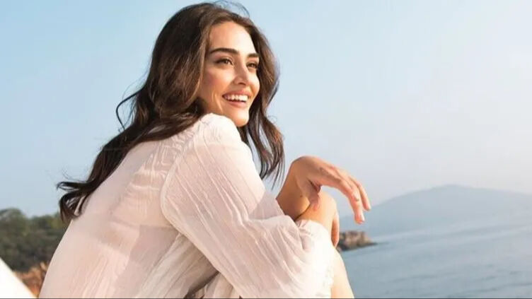 Esra Bilgiç kimdir, nereli? 2025 O Ses Türkiye Yılbaşı konuğu olarak gündeme geldi  - 2. Resim