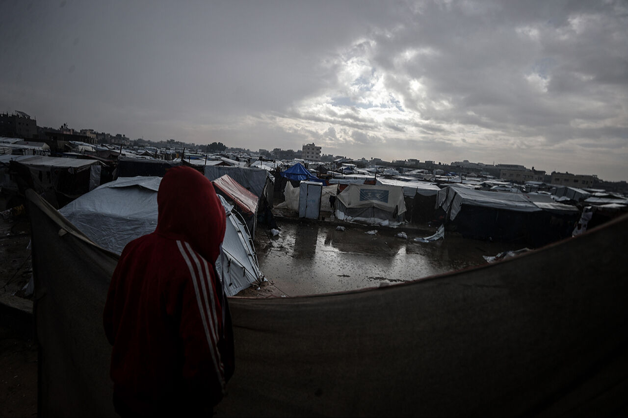 Gazze'de yılbaşı! Filistinlilerin soğukla mücadelesi yağmur altında devam ediyor Gazze'de yılbaşı! Filistinlilerin soğukla mücadelesi yağmur altında devam ediyor - 2. Resim