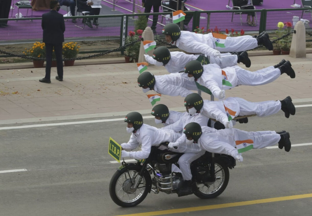 Hindistan’da ilginç güç gösterileri: En sıra dışı motorize ordu! - 1. Resim