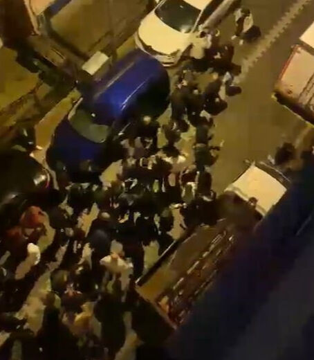 İstanbul Esenyurt'taki düğün halayında kavga çıktı! Sokağa taşan olayda birbirlerini darbettiler - 1. Resim