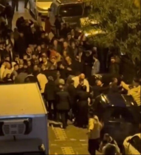 İstanbul Esenyurt'taki düğün halayında kavga çıktı! Sokağa taşan olayda birbirlerini darbettiler - 2. Resim