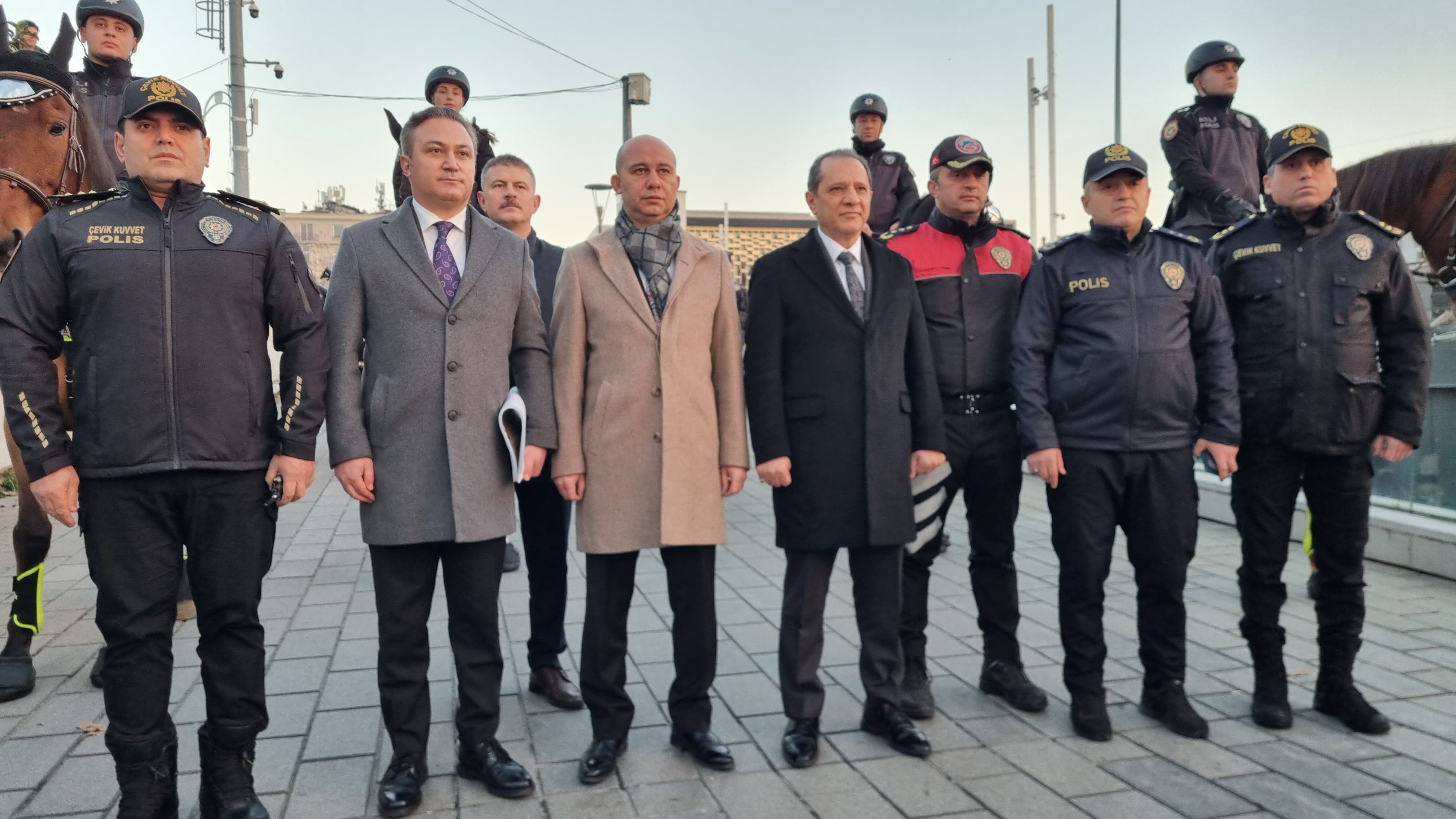 İstanbul'da yılbaşı hareketliliği! Tedbirler üst seviyede İstanbul'da yılbaşı hareketliliği! Tedbirler üst seviyede - 2. Resim