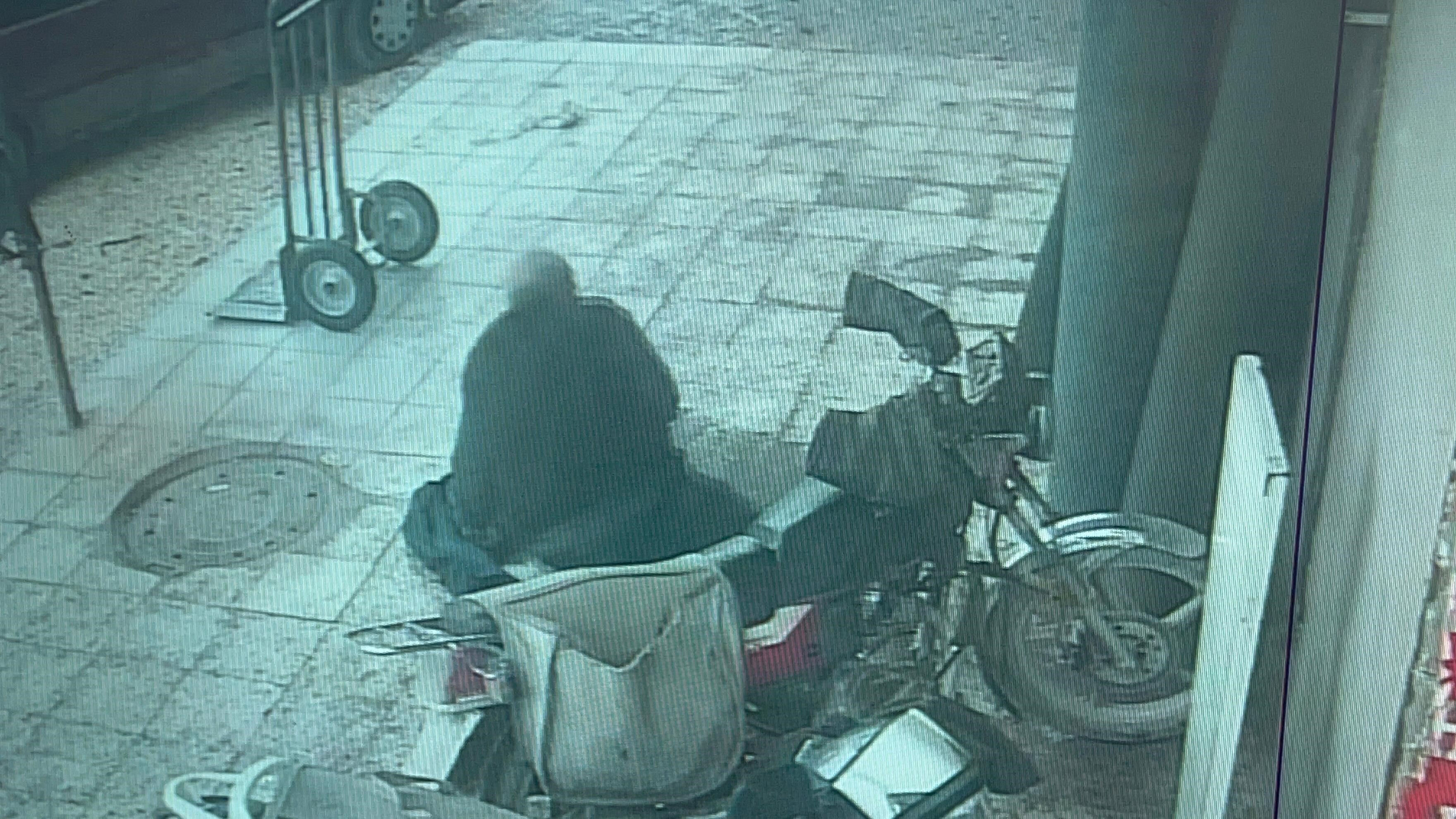 Sokak ortasında kan donduran vahşet! Husumetlisini pompalı tüfekle vurdu - 2. Resim