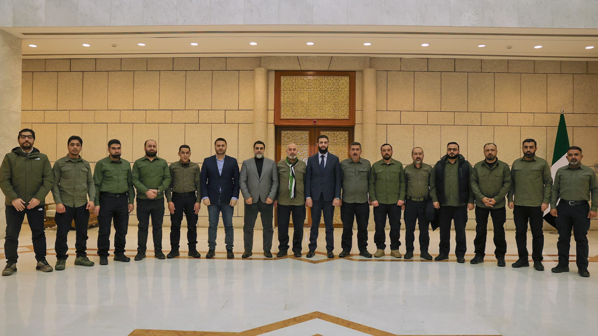 Suriye ordusu şekilleniyor! İlk hedef İsrail'i defetmek Suriye ordusu şekilleniyor! İlk hedef İsrail'i defetmek - 1. Resim