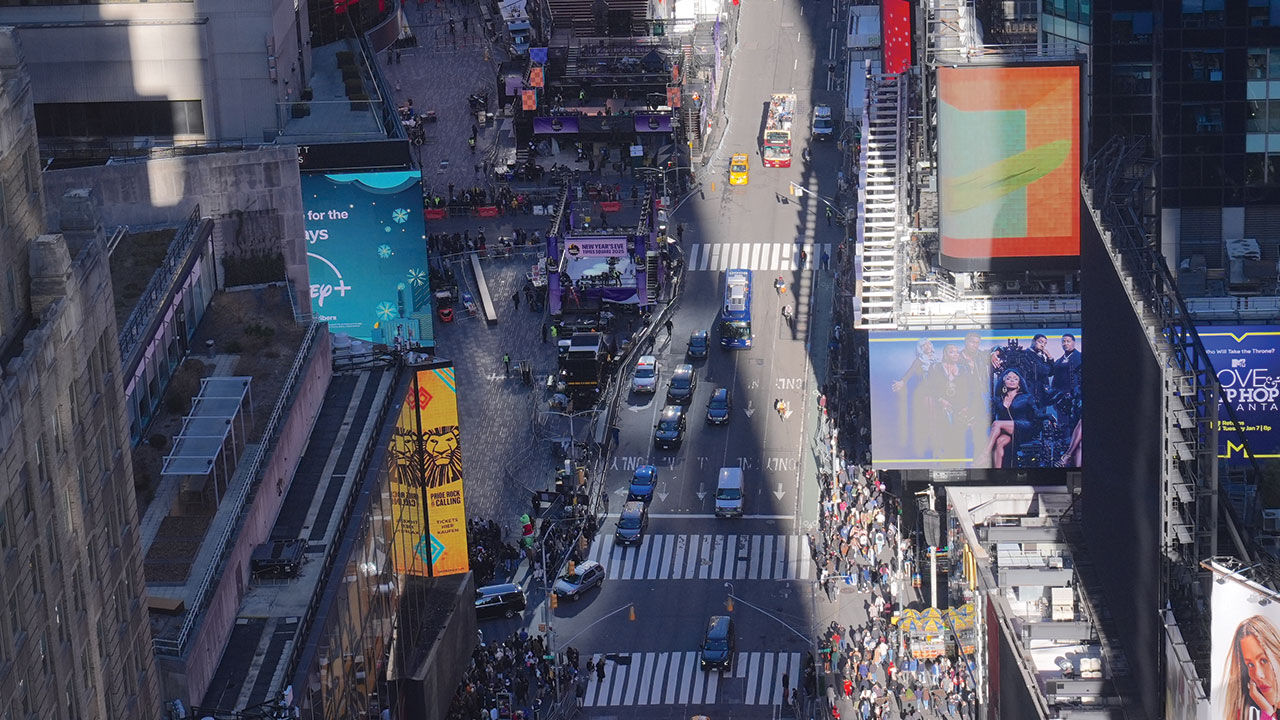 Trafiği azaltmak için New York'un ünlü caddesine aracıyla girmek isteyenler 9 dolar ödeyecek! Gözler İstanbul'a çevrildi Trafiği azaltmak için New York'un ünlü caddesine aracıyla girmek isteyenler 9 dolar ödeyecek! Gözler İstanbul'a çevrildi - 1. Resim