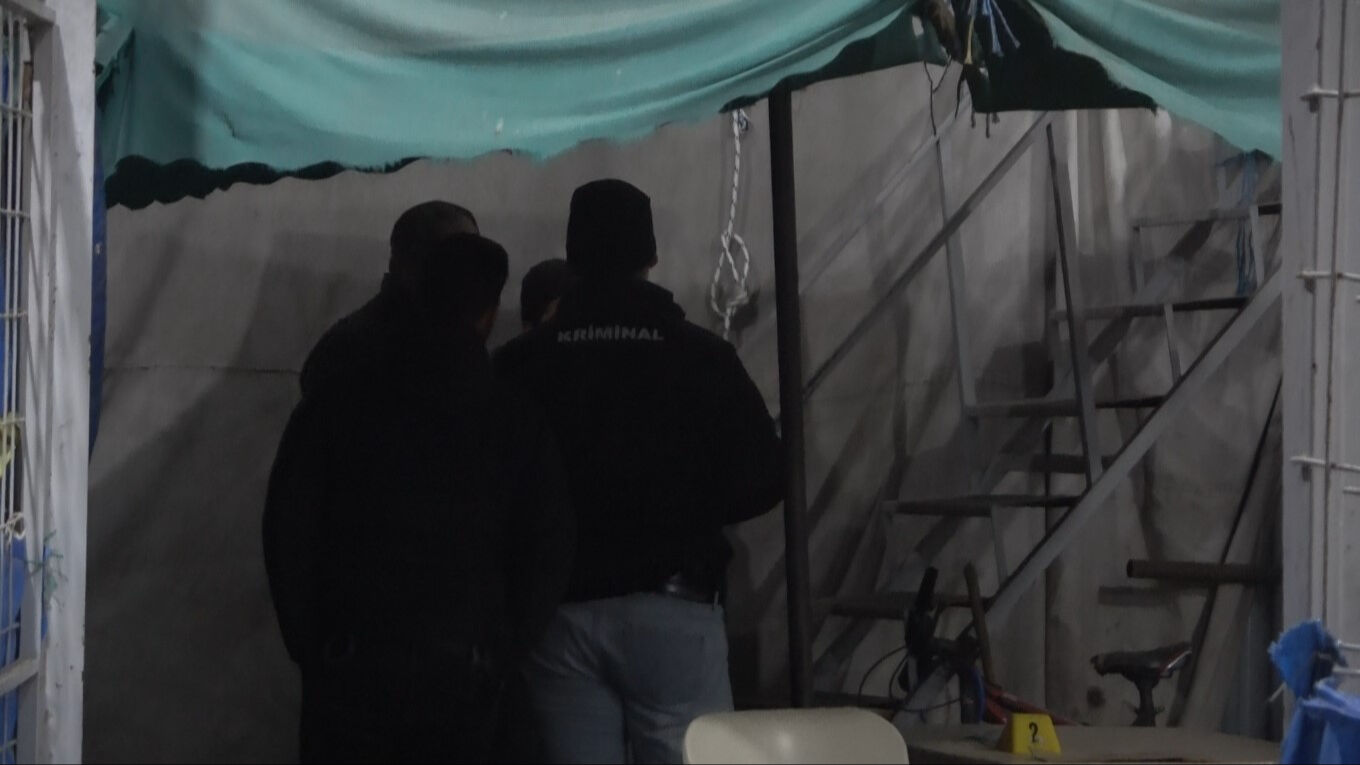 Babasından haber alamayınca işyerine gitti, hayatının en korkunç manzarasıyla karşılaştı - 1. Resim