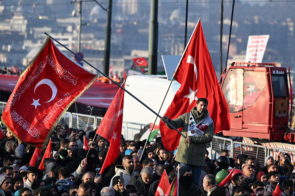 Bilal Erdoğan'dan tarihi mitingde dünyaya mesaj: Batı'nın maskesi Gazze'de düştü Bilal Erdoğan'dan tarihi mitingde dünyaya mesaj: Batı'nın maskesi Gazze'de düştü - 1. Resim