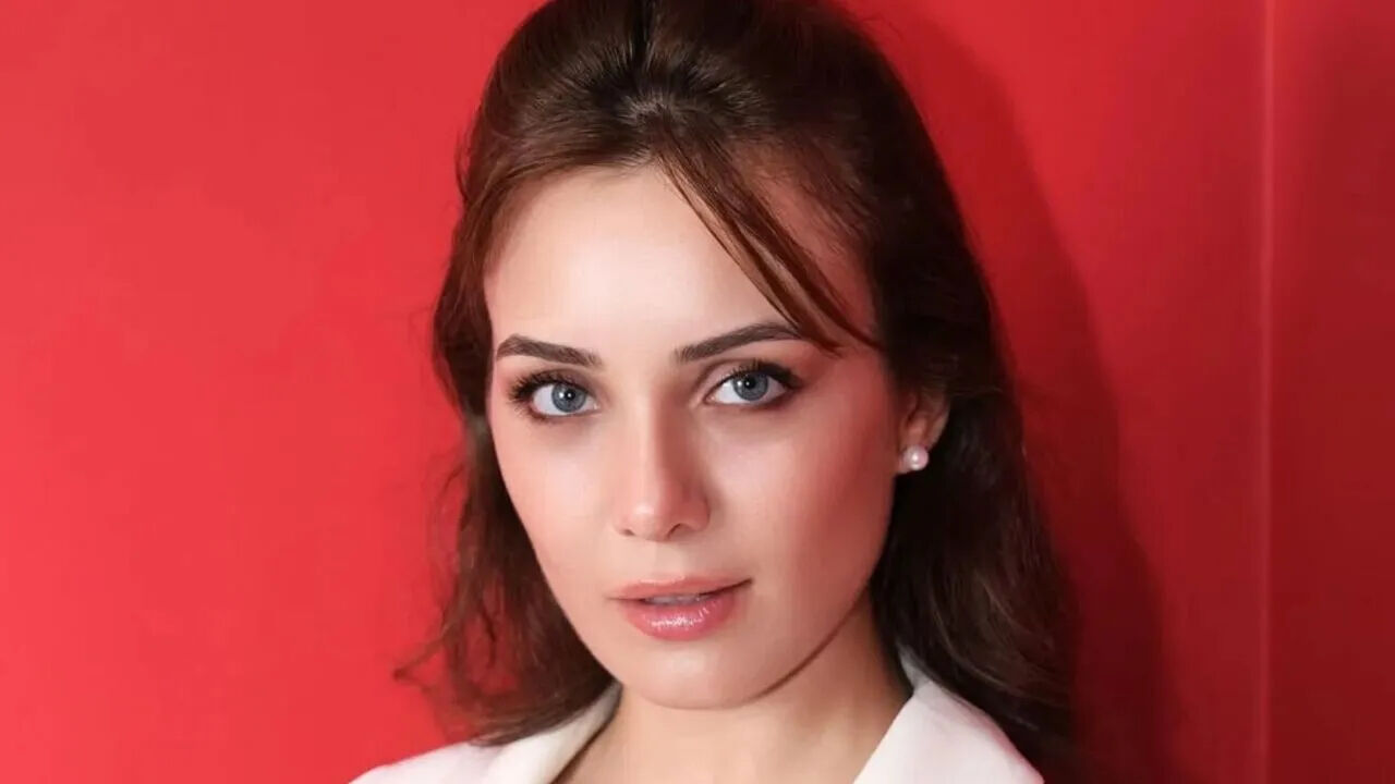 Burcu Kirman kimdir, kaç yaşında? Magazin gündeminden düşmüyor  - 1. Resim