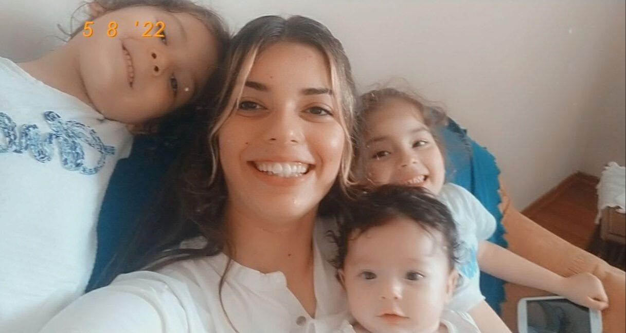 Depremde 2 kızını ve bir kolunu kaybetti! Acılı annenin yeni yıldan dileği yürekleri sızlattı - 1. Resim