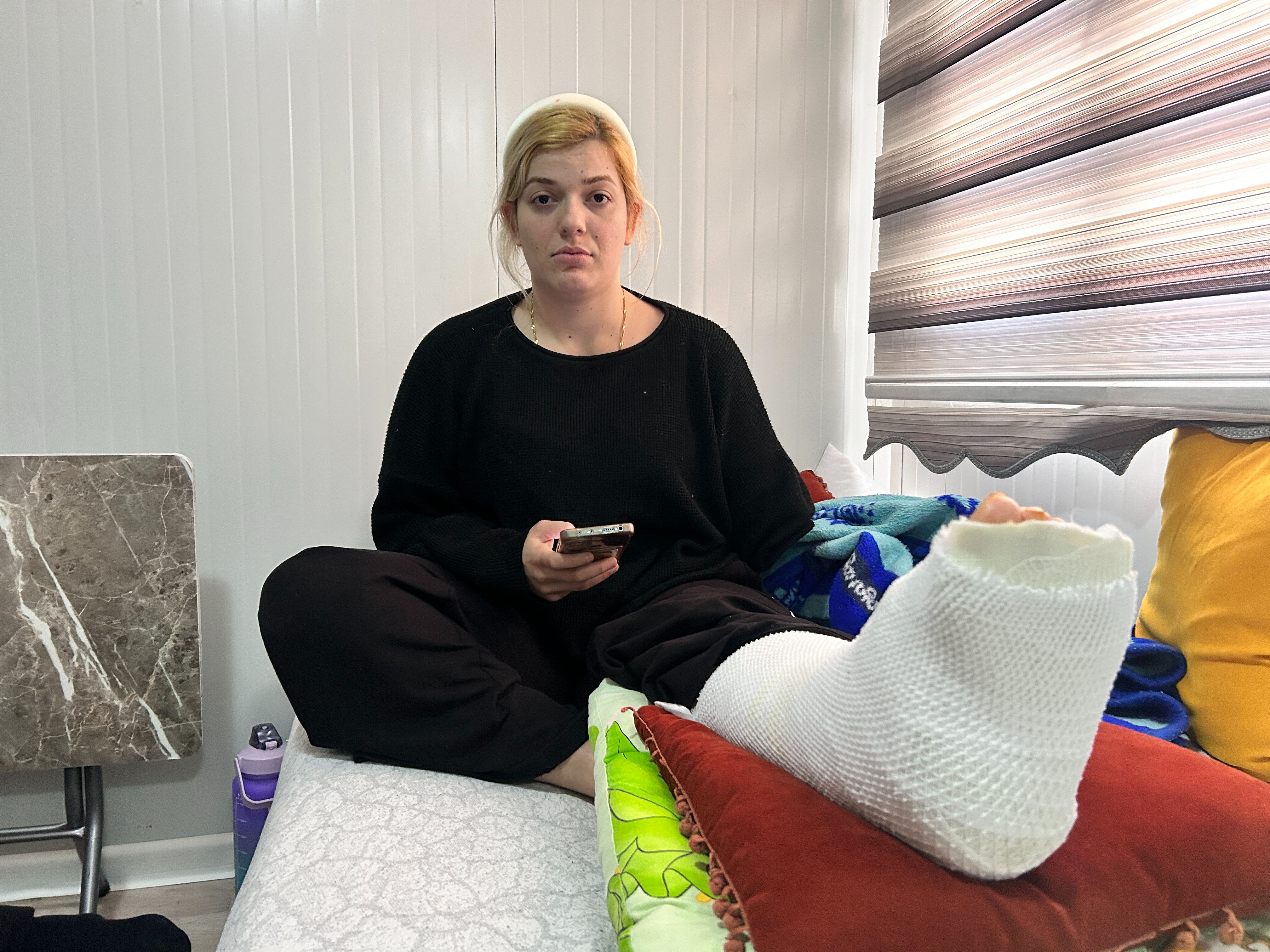 Depremde 2 kızını ve bir kolunu kaybetti! Acılı annenin yeni yıldan dileği yürekleri sızlattı - 4. Resim