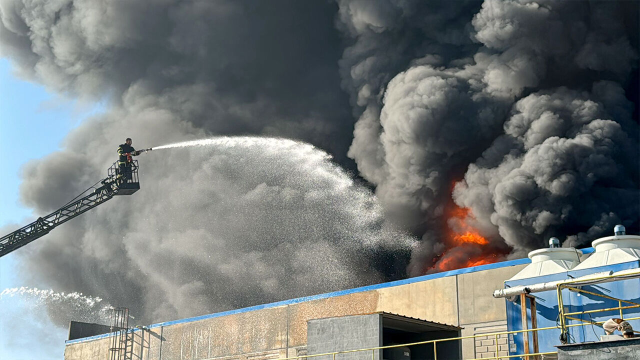 Kırklareli'nde oyuncak fabrikasında yangın! Ekipler olay yerinde - 2. Resim