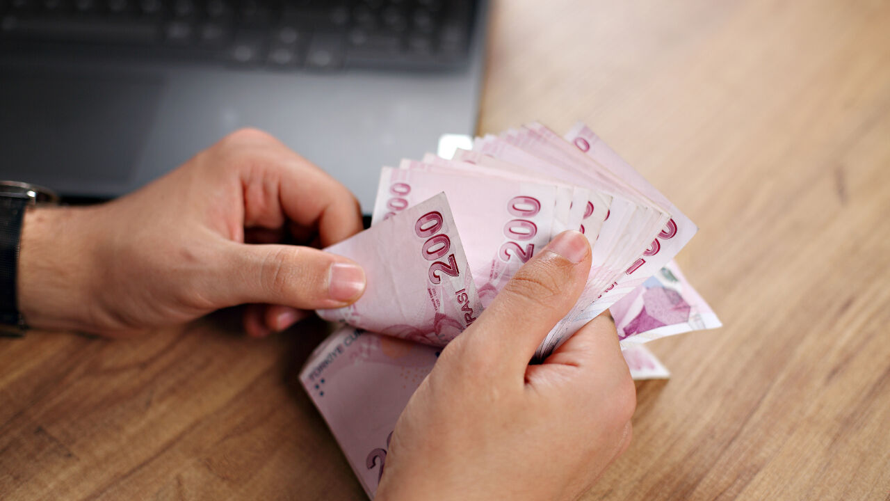 Memur ve emekli maaşı zammı için rakamlar netleşiyor! 2025 yılında en düşük memur ve emekli maaşı ne kadar olur? - 3. Resim