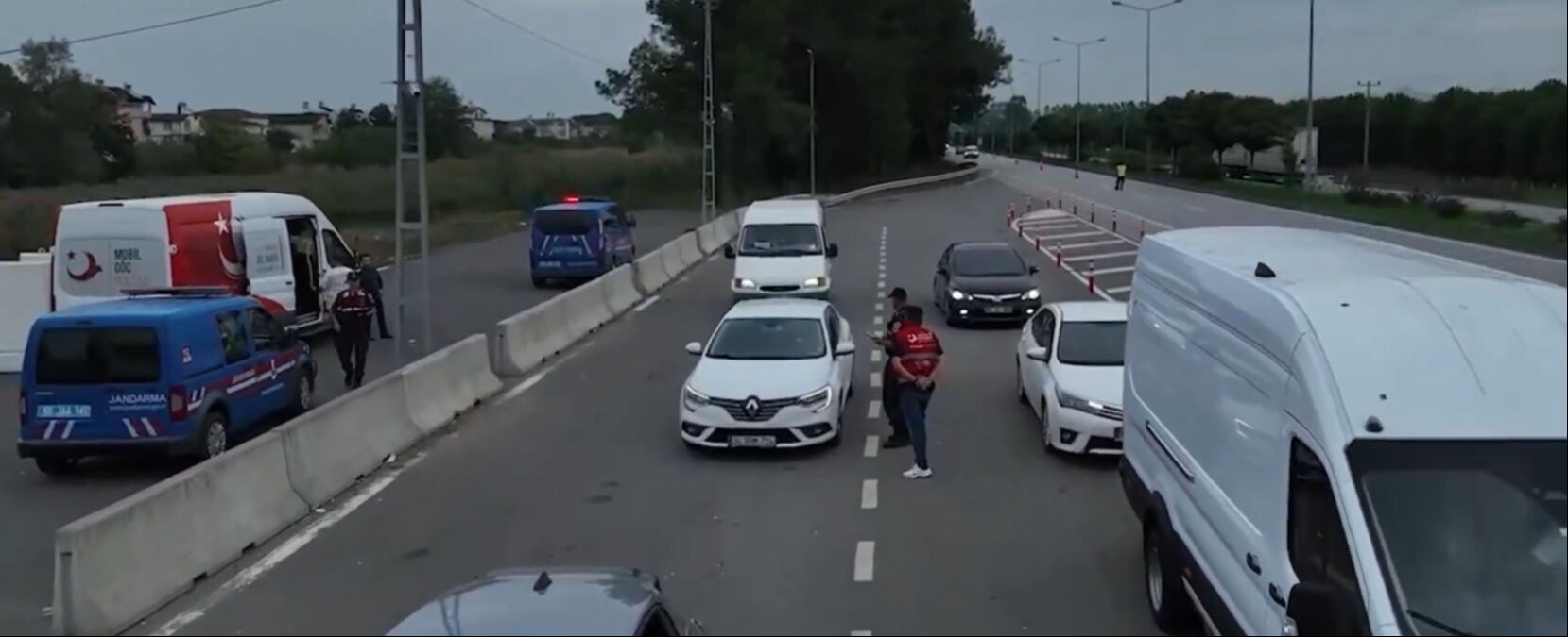 2024'ün son gününde 14'ü yabancı 42 göçmen kaçakçısı yakalandı 2024'ün son gününde 14'ü yabancı 42 göçmen kaçakçısı yakalandı - 2. Resim