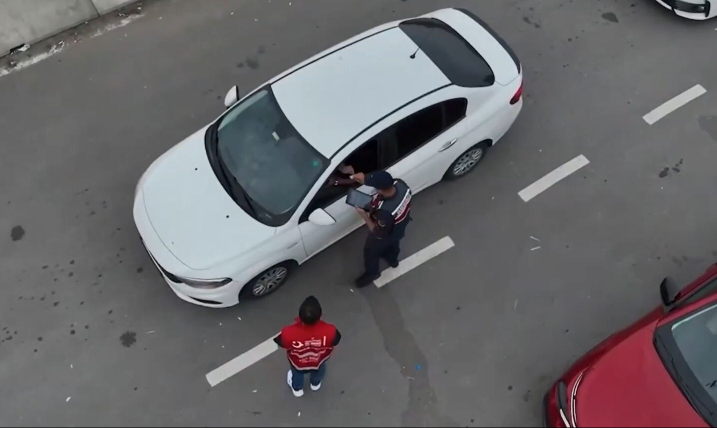 2024'ün son gününde 14'ü yabancı 42 göçmen kaçakçısı yakalandı 2024'ün son gününde 14'ü yabancı 42 göçmen kaçakçısı yakalandı - 1. Resim