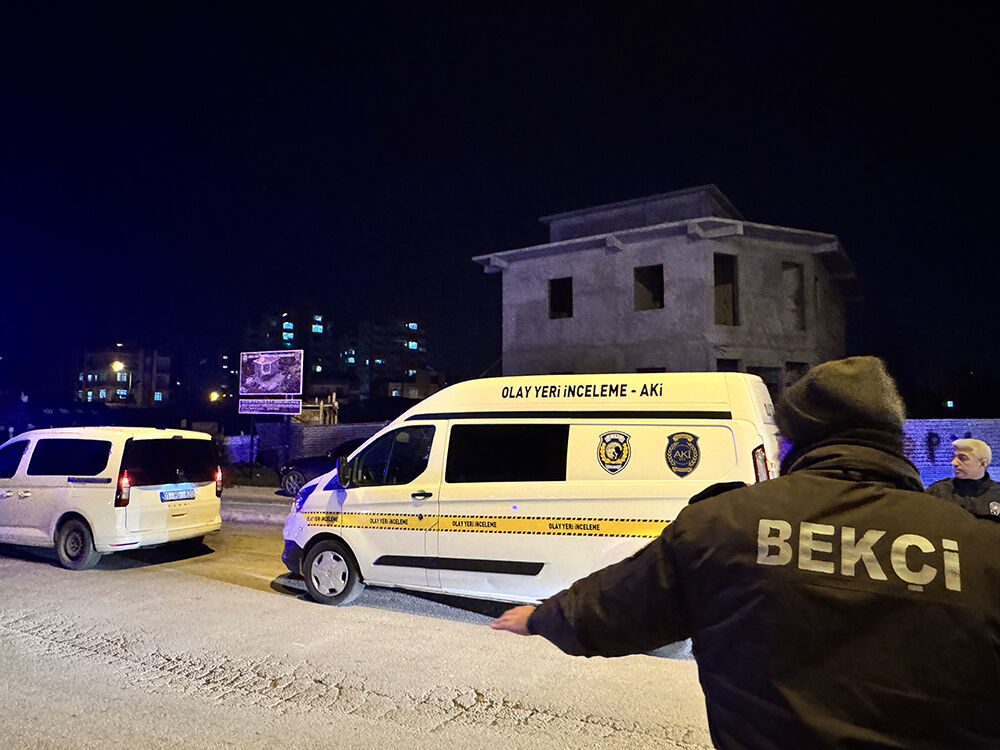 Adana'da sıcak saatler! Karakol inşaatına molotof atan saldırgan bekçiler tarafından vuruldu - 2. Resim