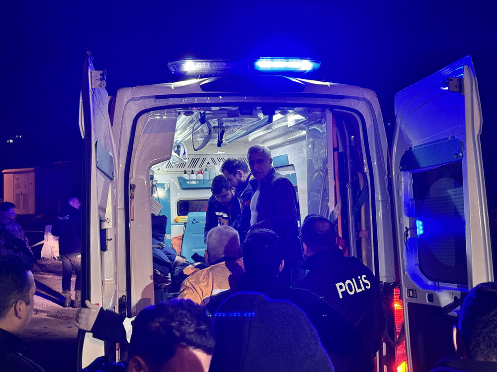 Adana'da sıcak saatler! Karakol inşaatına molotof atan saldırgan bekçiler tarafından vuruldu - 3. Resim