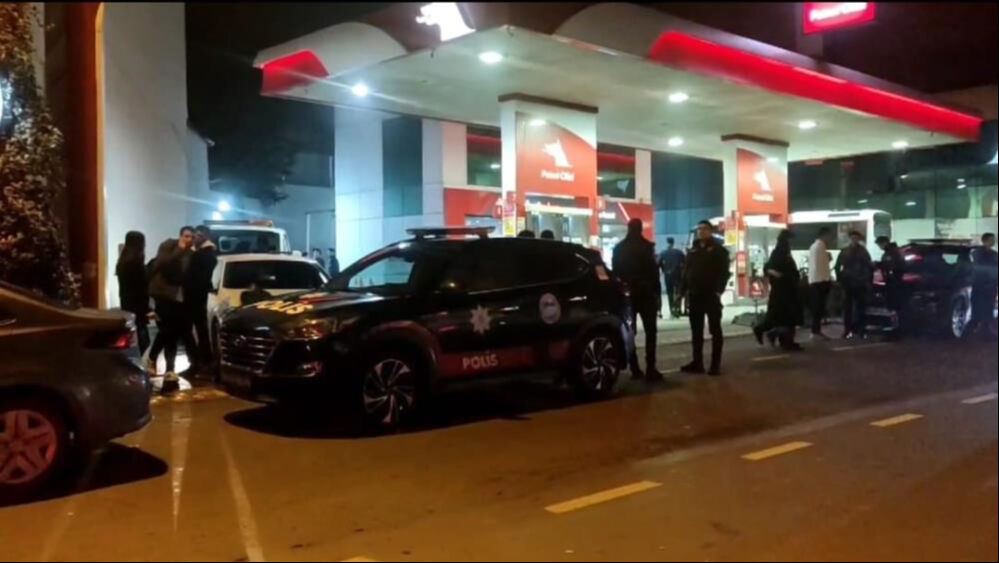 Galatasaray Üniversitesi Gezi ve Kampçılık Kulübü'nün düzenlendiği kaçak yılbaşı partisine baskın! 2 isim gözaltına alındı Galatasaray Üniversitesi Gezi ve Kampçılık Kulübü'nün düzenlendiği kaçak yılbaşı partisine baskın! 2 isim gözaltına alındı - 5. Resim