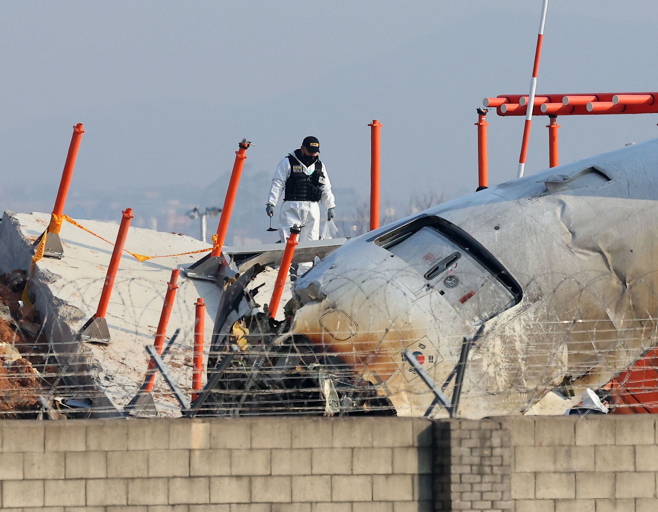 Güney Kore polisini harekete geçirdi! Havalimanına sürpriz baskın - 1. Resim