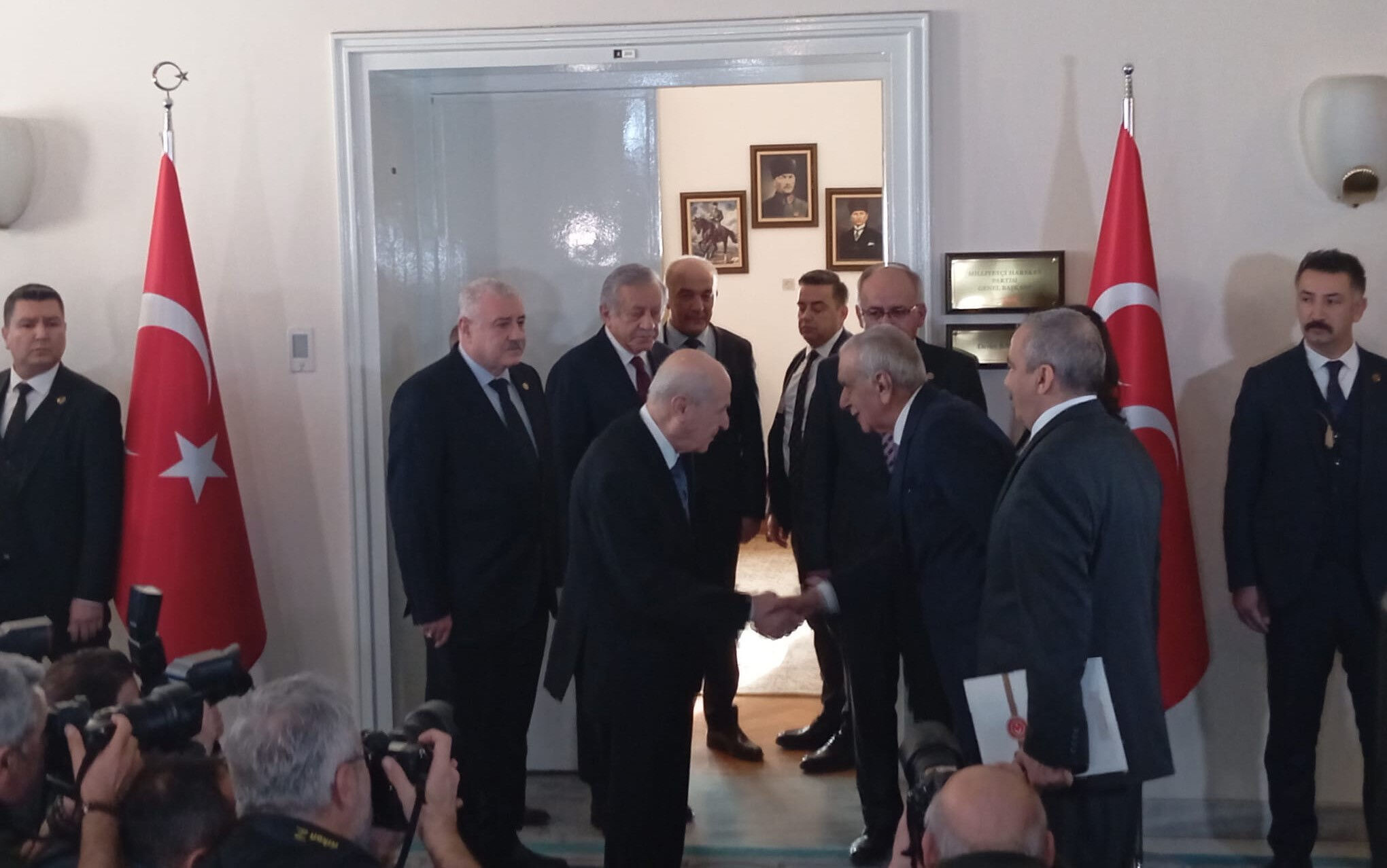 İmralı teması sonrası kritik gelişme: Bahçeli-DEM görüşmesi sona erdi İmralı teması sonrası kritik gelişme: Bahçeli-DEM görüşmesi sona erdi - 1. Resim