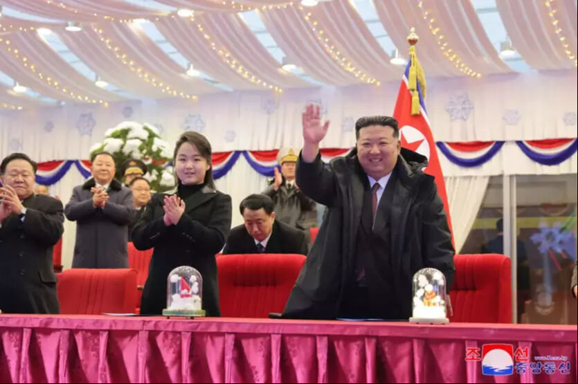 Kim Jong-Un 'Kuzey'in halefi'nin elini bırakamadı! 11 yaşındaki kızı iktidara adım adım geliyor - 4. Resim