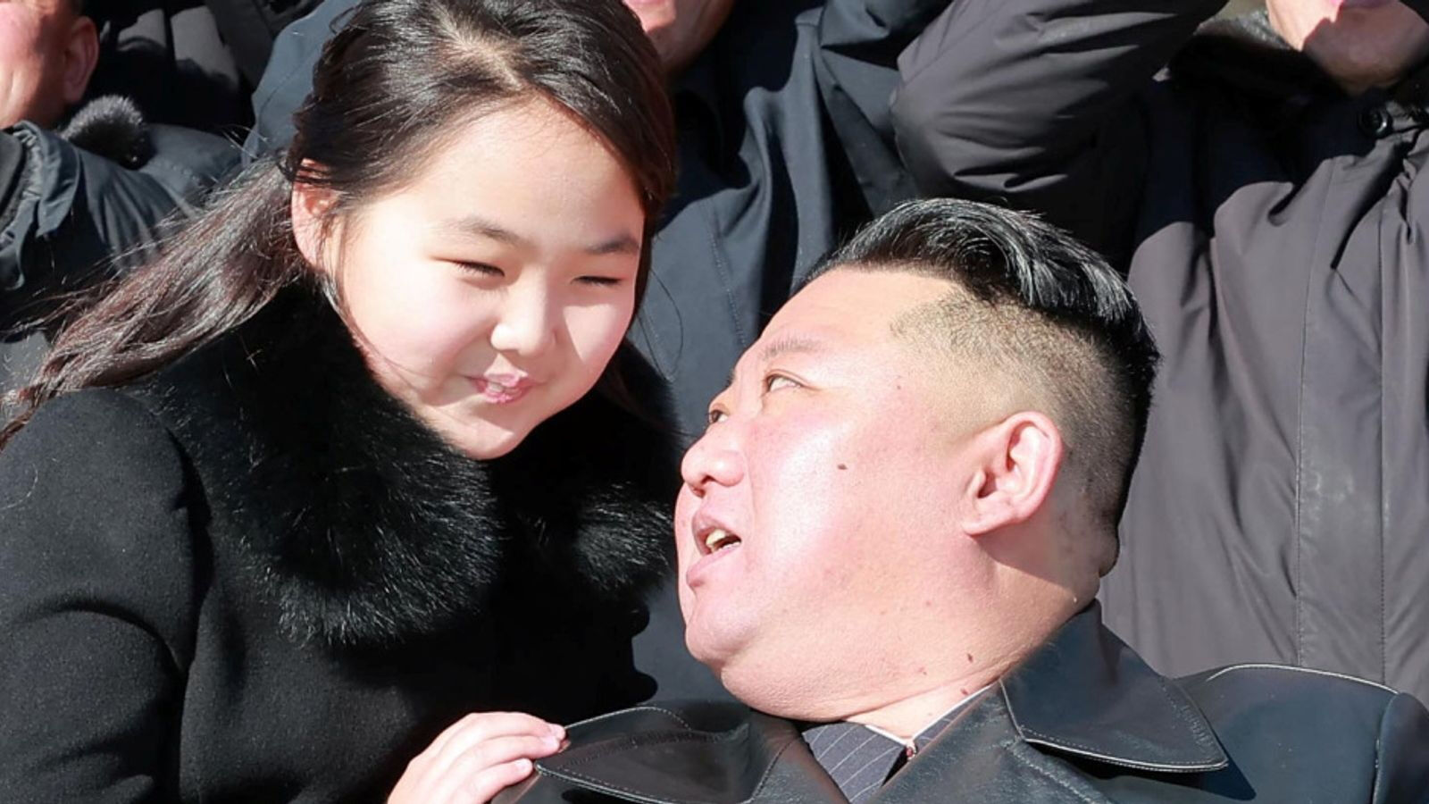 Kim Jong-Un 'Kuzey'in halefi'nin elini bırakamadı! 11 yaşındaki kızı iktidara adım adım geliyor - 6. Resim
